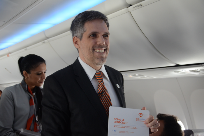 Gol investe para ter entretenimento mais completo do mundo 1 Paulo Kakinoff distribui instruções de como se conectar ao Wi-Fi
