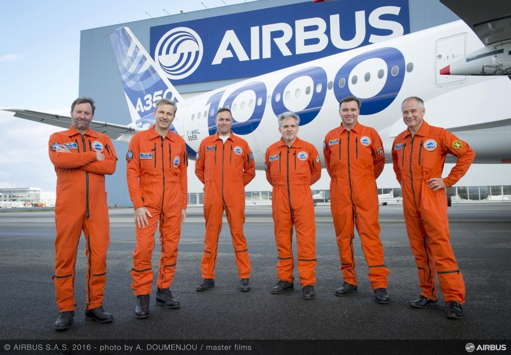 Airbus inicia novo capítulo ao realizar voo inaugural do 1°A350-1000; veja fotos 2 A350-1000_first_flight_Crew_1(1)