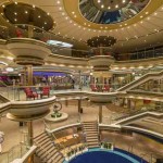 Atrium central do navio