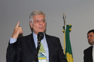 Caio Luiz de Carvalho agradece a homenagem recebida em 2016