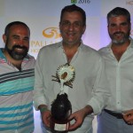 Cleyton Armelin, da CVC, recebe a homenagem de Sergio Zertuche e Jesús Sobrino, do Palladium