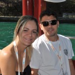 Daniele Alves e José Neto, da MMT Gapnet, no barquinho do complexo da Universal