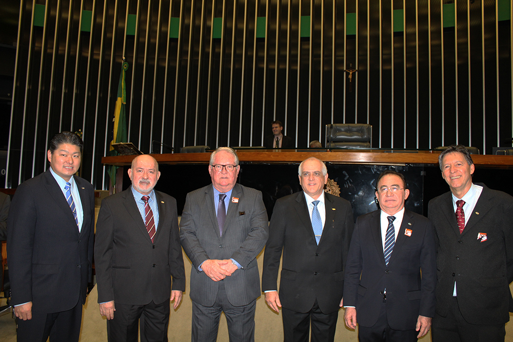 Dilson Fonseca com Roy Taylor do M&E e diretores da ABIH Nacional Dilson Fonseca com Roy Taylor do M&E e diretores da ABIH Nacional