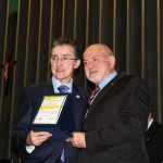 Eraldo Alves recebe sua premiação da ABIH Eraldo Alves recebe sua premiação da ABIH