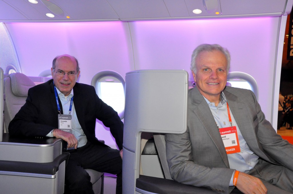 M&E vai a Lisboa conhecer a cabine Airspace da TAP Portugal; veja fotos 1 Fernando Pinto e David Neeleman, da TAP Portugal, aprovaram a nova cabine