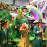 Festa a bordo com personagens caracterizados