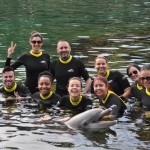 Grupo com o golfinho no Discovery Cove Grupo com o golfinho no Discovery Cove
