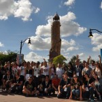 Grupo do Super Fam do Visit Orlando em frente ao Island of Adventure