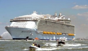 Maior cruzeiro do mundo passa por Porto Rico e estimula turismo na ilha