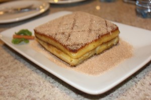 Grata surpresa: cultura, gastronomia e experiências no coração de Pernambuco 5 Cartola - Sobremesa clássica de Pernambuco com banana, canela e queijo coalho