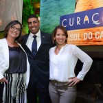 Janaína Araújo e Gisele Makinde, representantes de Curaçao no Brasil, com Muryad de Bruin, do Turismo de Curaçao