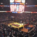 Jogo inicia com hino nacional norte-americano Jogo inicia com hino nacional norte-americano