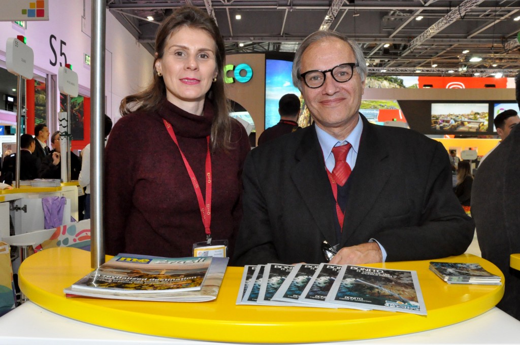 WTM - Bonito-MS tem crescimento superior a 100% de turistas internacionais Juliane Salvadori, secretária de Turismo de Bonito, e Marcos Dias Soares, presidente da Comissão Nacional de Turismo de Bonito