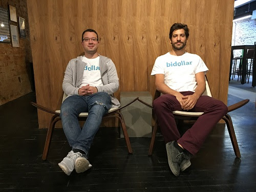 Conheça a startup que promete auxiliar os agentes na venda de câmbio 1 Kenzo Tominaga e Gustavo Aquino - Divulgação Bidollar