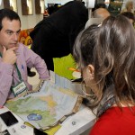 Luis Simardi, da Around SP, apresenta seus produtos para os buyers internacionais Luis Simardi, da Around SP, apresenta seus produtos para os buyers internacionais