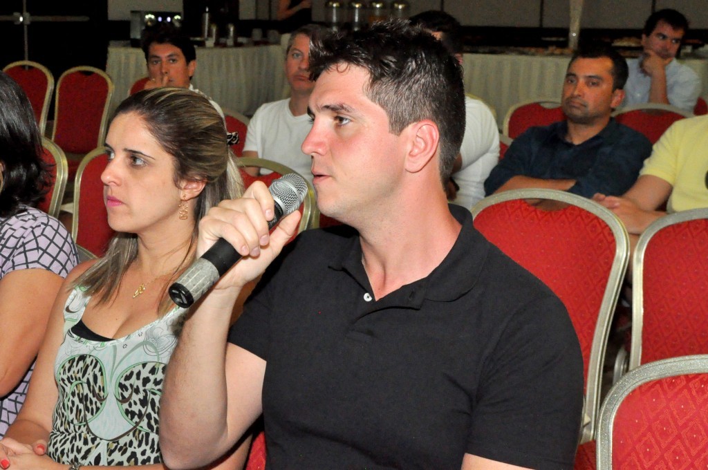 Marcius Feijó, da Abreu Online, foi um dos que participaram da palestra com perguntas