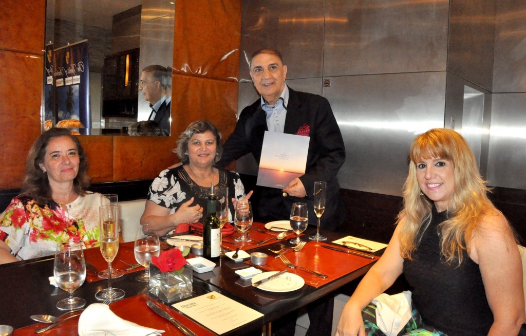 Mario Trojman, da Blue Sea, entre Vera Gouvêa, da Blue Sea, Marilene Krai, da Waves Turismo, e Georgiana Antonini, da GTI Viagens e Turismo