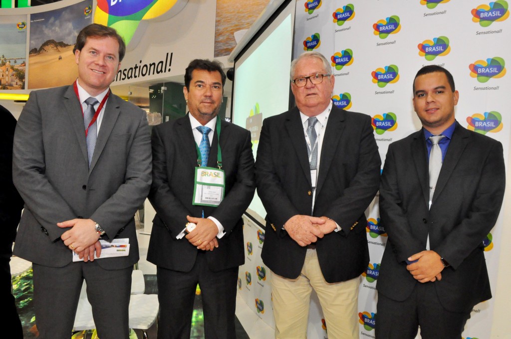 Brasil desembarca na WTM com autoridades e 62 co-expositores; veja MAIS fotos Marx Beltrão, Ministro do Turismo, Ruy Gaspar, secretário de Turismo do RN, Roy Taylor, do M&E, e Diego Araujo, do Maranhão