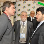 Marx Beltrão, Ministro do Turismo, conversa com os ganhadores do WTM Awards, Adonai Arruda e Adonai Arruda Filho, do Serra Verde Express