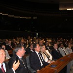 Plenário cheio com mais de 200 convidados Plenário cheio com mais de 200 convidados
