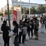 Profissionais aguardam ansiosos para entrar no estádio Profissionais aguardam ansiosos para entrar no estádio