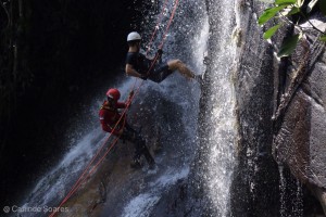 Rapel na Cacheira Véu de Noiva, em Bonito-PE - Foto-Canidé Soares