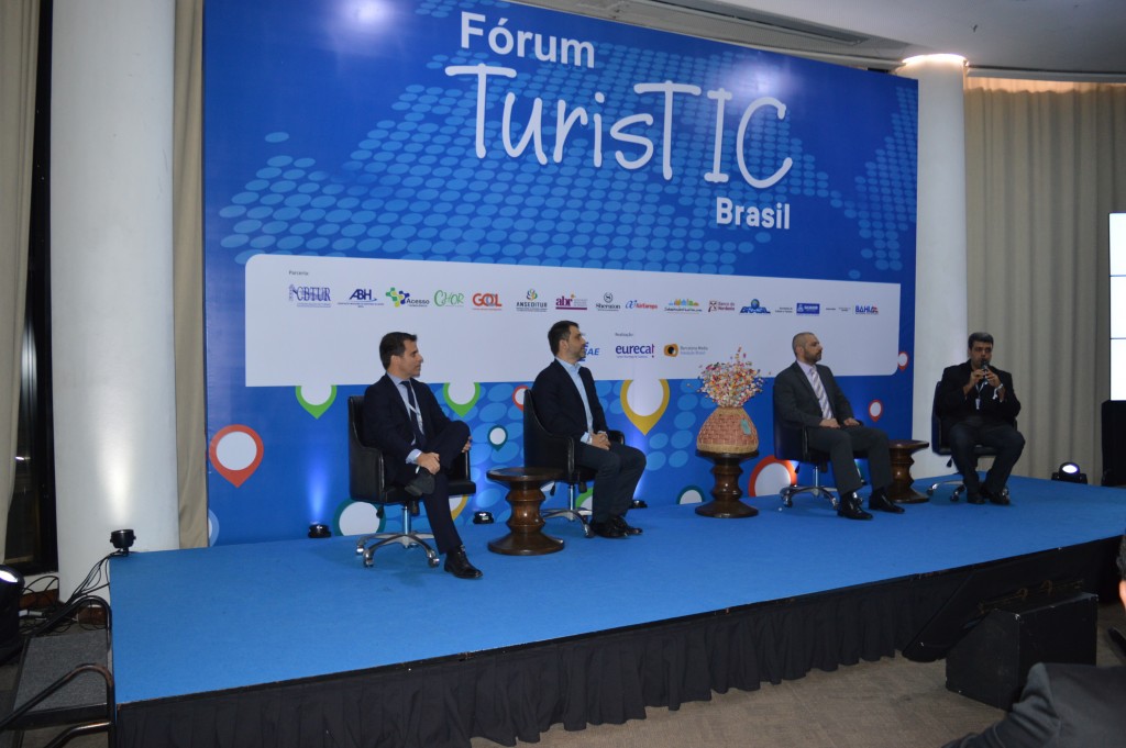 Fórum TurisTIC discute inovações tecnológicas no Turismo 1º Fórum TurisTIC Brasil discute as inovações tecnológicas no Turismo