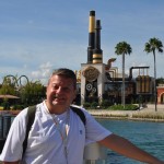 Roberto Trevisan. da Veja Turismo, em frente à Chocolate Emporium