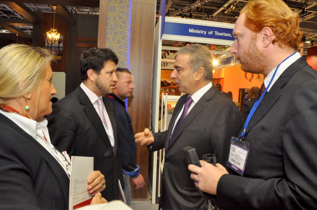 WTM - Brasil vira destaque em novo programa turístico criado pelo MTur do Líbano; entenda Rosa Masgrau, do M&E, Adonai Arruda Filho, do Serra Verde Express, Michel Pharaon, Ministro do Turismo do Líbano, e Serge Ake, do Ministério do Líbano