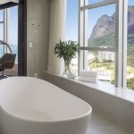 Um banho de banheira com vista privilegiada Um banho de banheira com vista privilegiada
