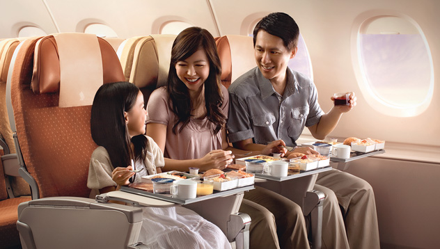 Conheça as melhores companhias aéreas para voar em 2017 3 economy-class-land-main