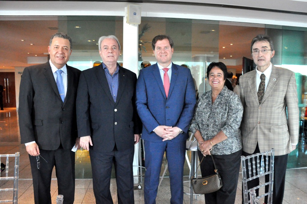 Alexandre Sampaio, presidente do Conselho de Turismo da CNC, Nilo Sergio Felix, secretário de Turismo do RJ, Marx Beltrão, ministro do Turismo, Cristina Fritsch, presidente da Abav-Rj, e Eraldo Alves, da CNC Alexandre Sampaio, presidente do Conselho de Turismo da CNC, Nilo Sergio Felix, secretário de Turismo do RJ, Marx Beltrão, ministro do Turismo, Cristina Fritsch, presidente da Abav-Rj, e Eraldo Alves, da CNC