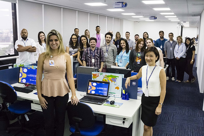 Ana Kuba retorna ao Grupo Trend 1 Thais Medina, gerente-geral de Relações com o Mercado/Marketing e Ana Kuba com equipe de marketing do Grupo Tred