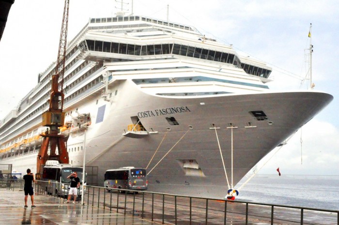 Cerca de 230 tripulantes do Costa Fascinosa desembarcam em Santos 1 Roteiros serão feitos a bordo do Costa Fascinosa