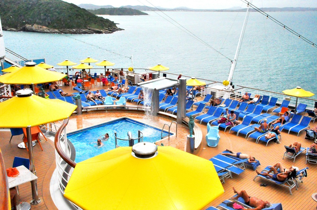 Costa anuncia cruzeiros temáticos e saídas premium Costa Fascinosa contra com quatro piscinas