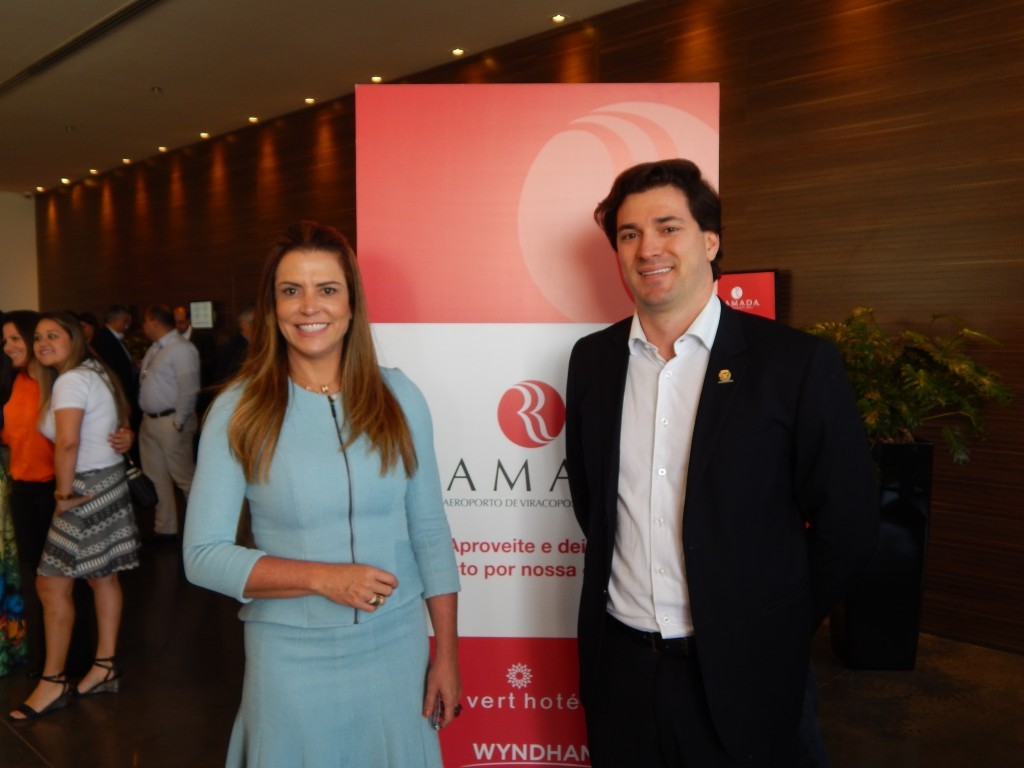 Vert inaugura novo hotel em Viracopos CEO da Vert, Érica Drumond e o vice-prefeito de Campinas, Henrique Magalhães Teixeira, durante o evento (Foto: Divulgação)