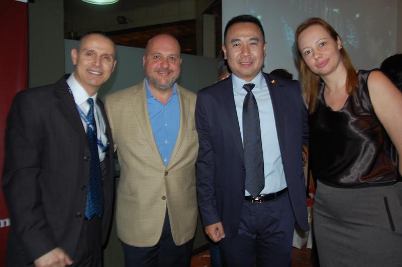 Guilherme Barros, da Air China, Carlos Vazquez, da Esferatur, Shi Shuai, da Air China, e Roberta Simara, da Rextur Advance
