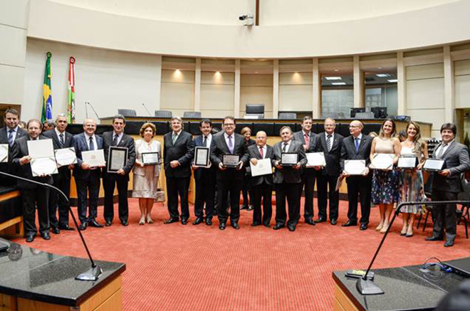 Lummertz e Walendowsky entre homenageados pelo Beto Carrero Homenagem a autoridades, políticos e empresários