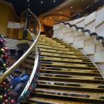 No Yacht Club escadas de swarowsky são douradas