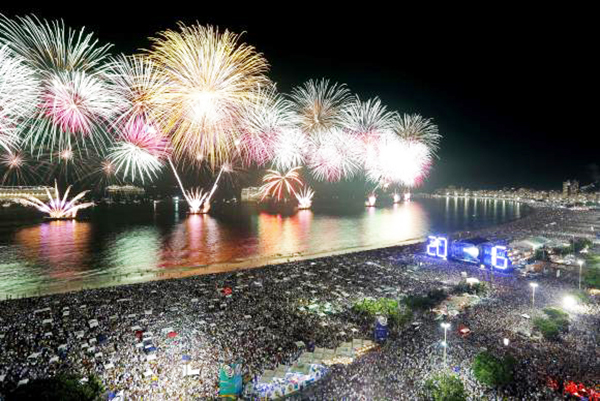 Réveillon já deixa hotelaria do Rio com 85% de ocupação 1 Queima de fogos menor em Copacabana repete o sucesso dos anos anteriores
