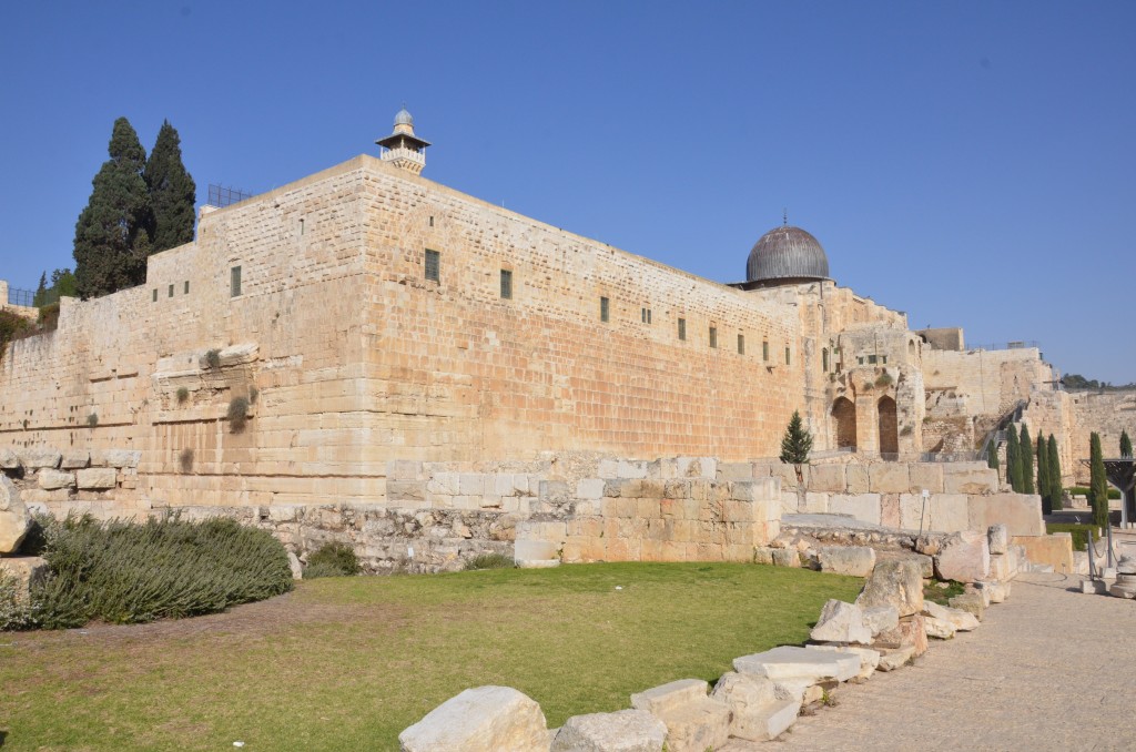 História e fé fazem de Jerusalém o centro do mundo 2 Vista de fora da Cidade Velha
