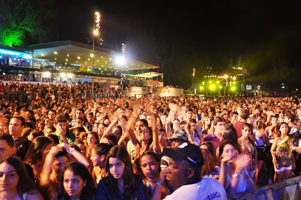 Festival de Verão em Salvador reúne 40 mil e tem patrocínio da Localiza festrival2012_rtfgenilsoncoutinho-009