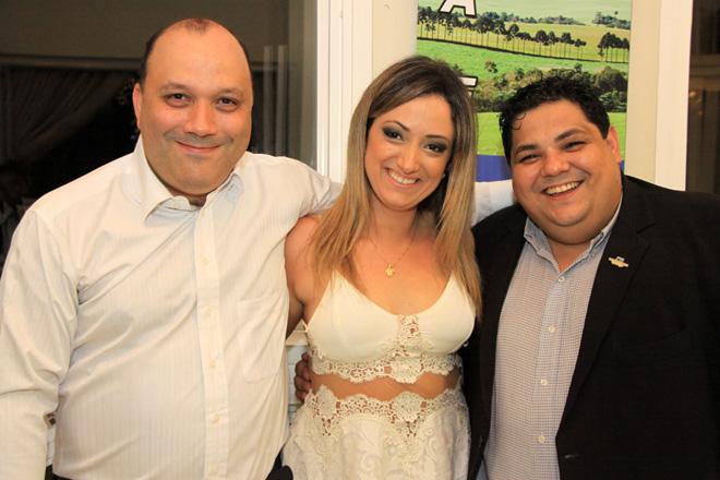 Infinity Blue abre o ano com festa de Réveillon e promete surpreender hóspedes em 2017 Alberto Cestrone, diretor com Juliana Molima, Gerente Operacional e Joel, gerente de A&B