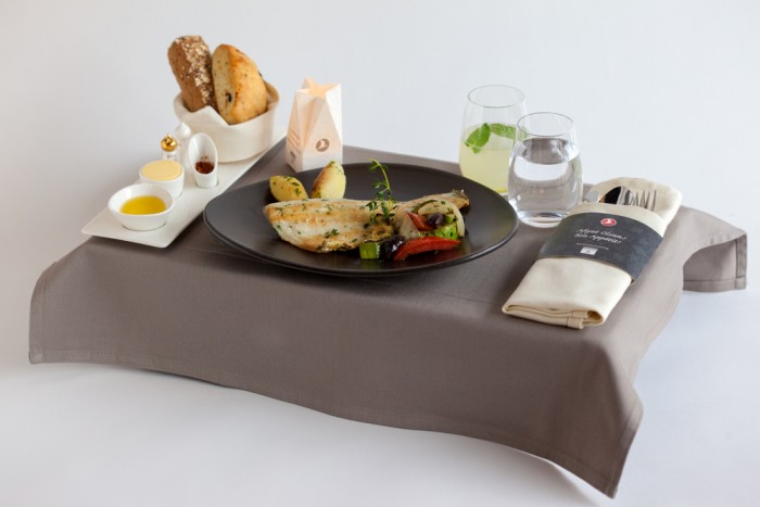 Turkish oferece pratos preparados por chefe de cozinha à bordo em voos na Europa Cocktails, café turco e uma carta de vinhos completam o serviço gastronômico da companhia aérea (Foto: Divulgação)