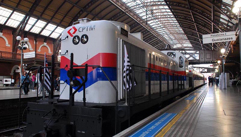 Expresso Turístico de São Paulo fecha 2016 com 14 mil turistas transportados Trem turístico esperando na plataforma da estação da Luz (Foto: CPTM)