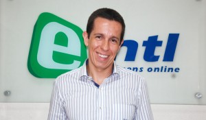 E-HTL lança campanha e presenteia agentes com smartphone