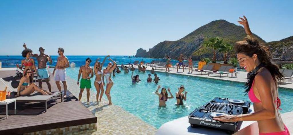 AMResorts cria dois produtos focados no público adulto Breathless Cabo San Lucas Resort & Spa