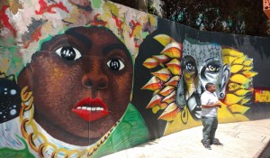 Alvo de polêmicas, grafites se tornaram pontos turísticos pelo mundo
