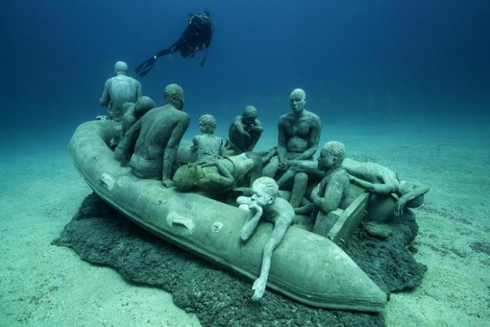 Museu submerso é inaugurado nas Ilhas Canárias Esculturas submersas tem tamanho real e as visitações já estão abertas (Foto: Jason deCaires Taylor)