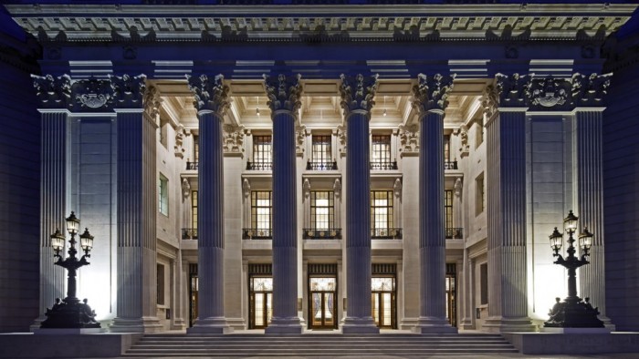 Novo Four Seasons Hotel London at Ten Trinity Square é inaugurado em Londres Fachada do prédio histórico que abriga o novo hotel da Four Seasons (Foto: Divulgação)
